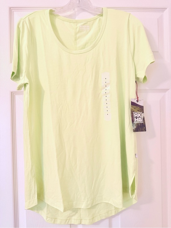 AKHG Tops - AKHG short sleeved women’s T-shirt,  SPF 50 protection,  yellow,  Medium,  NWT